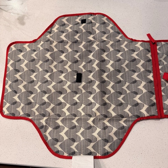 Skip Hop Portable Travel Changing Pad Clutch Gray Chevron Red Hearts Baby - Picture 8 of 8